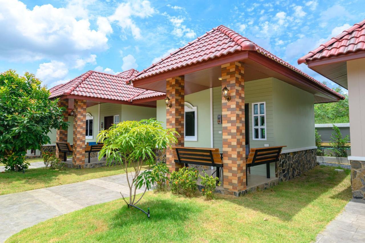 Avarin Resort Pak Chong Exteriör bild